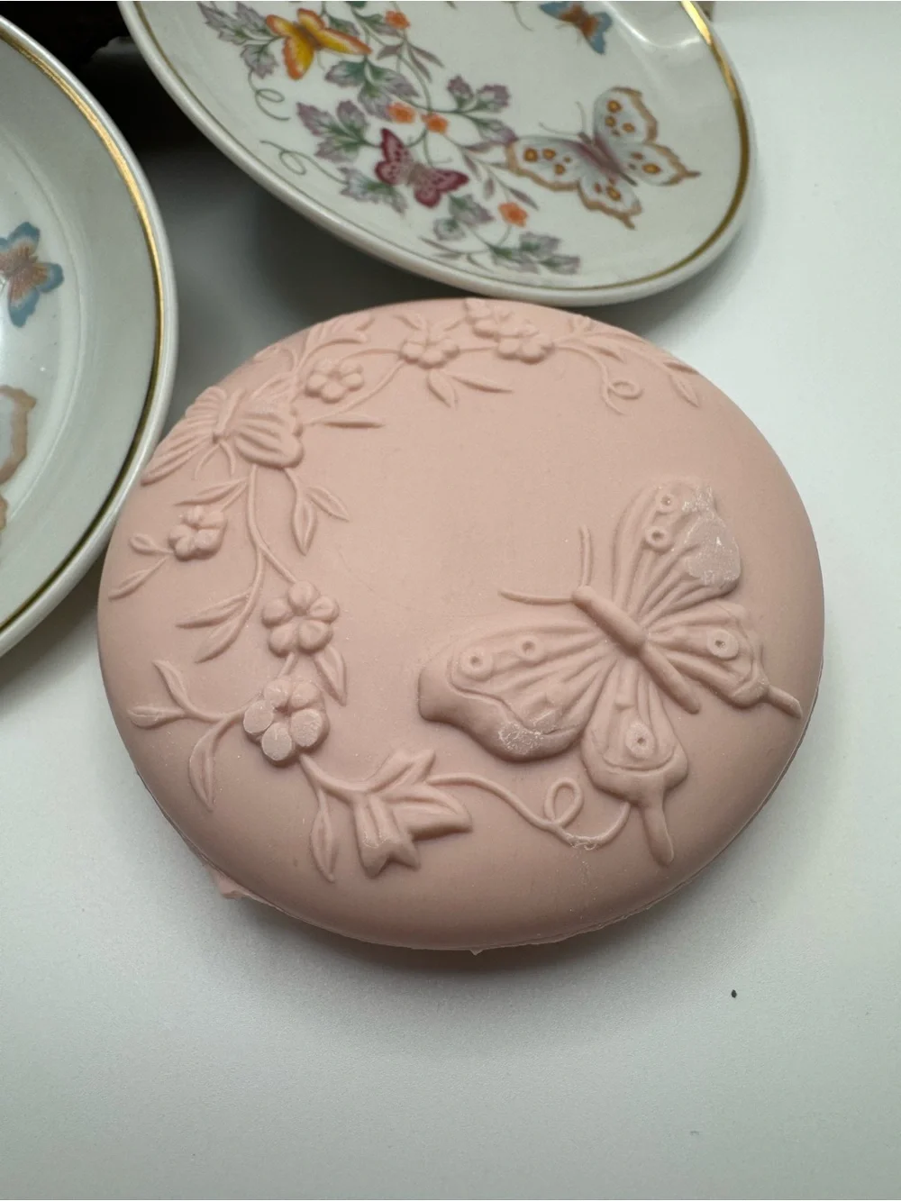 Avon “Butterfly Fantasy” porcelain plates & soap set, circa 1979 in original box